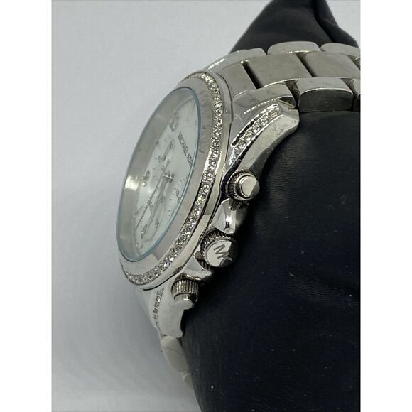 Michael Kors MK5165 Women's Silver Stainless Steel Analog Dial Quartz Watch RQ1 - Picture 4 of 12